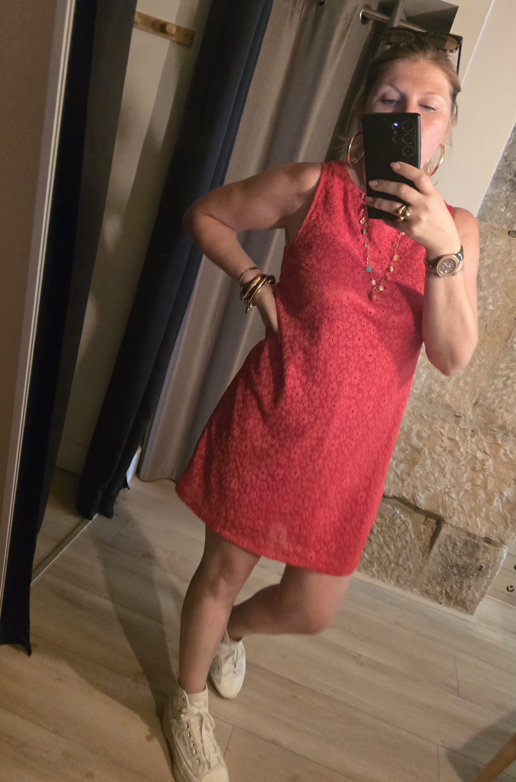 ROBE LADY